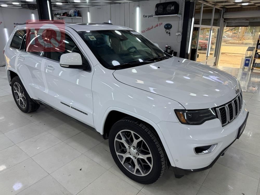 جیپ گراند شیرۆکی